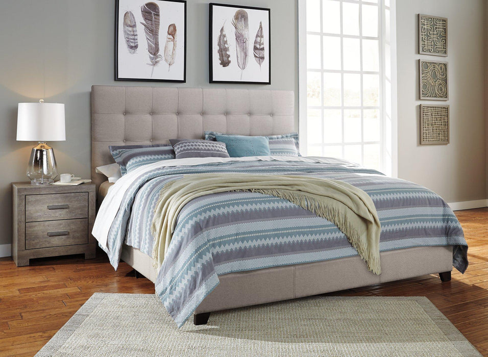 Dolante Upholstered Bed